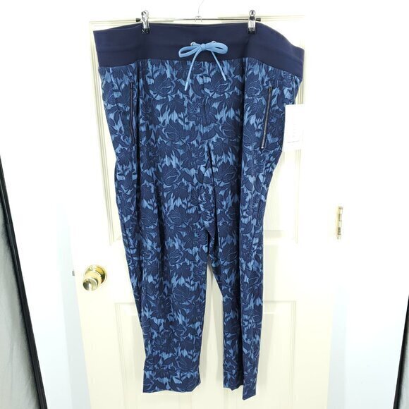 NWT Athleta Trekkie North Jogger 22 Ethereal Bloom Cottage Blue Floral - Picture 3 of 15